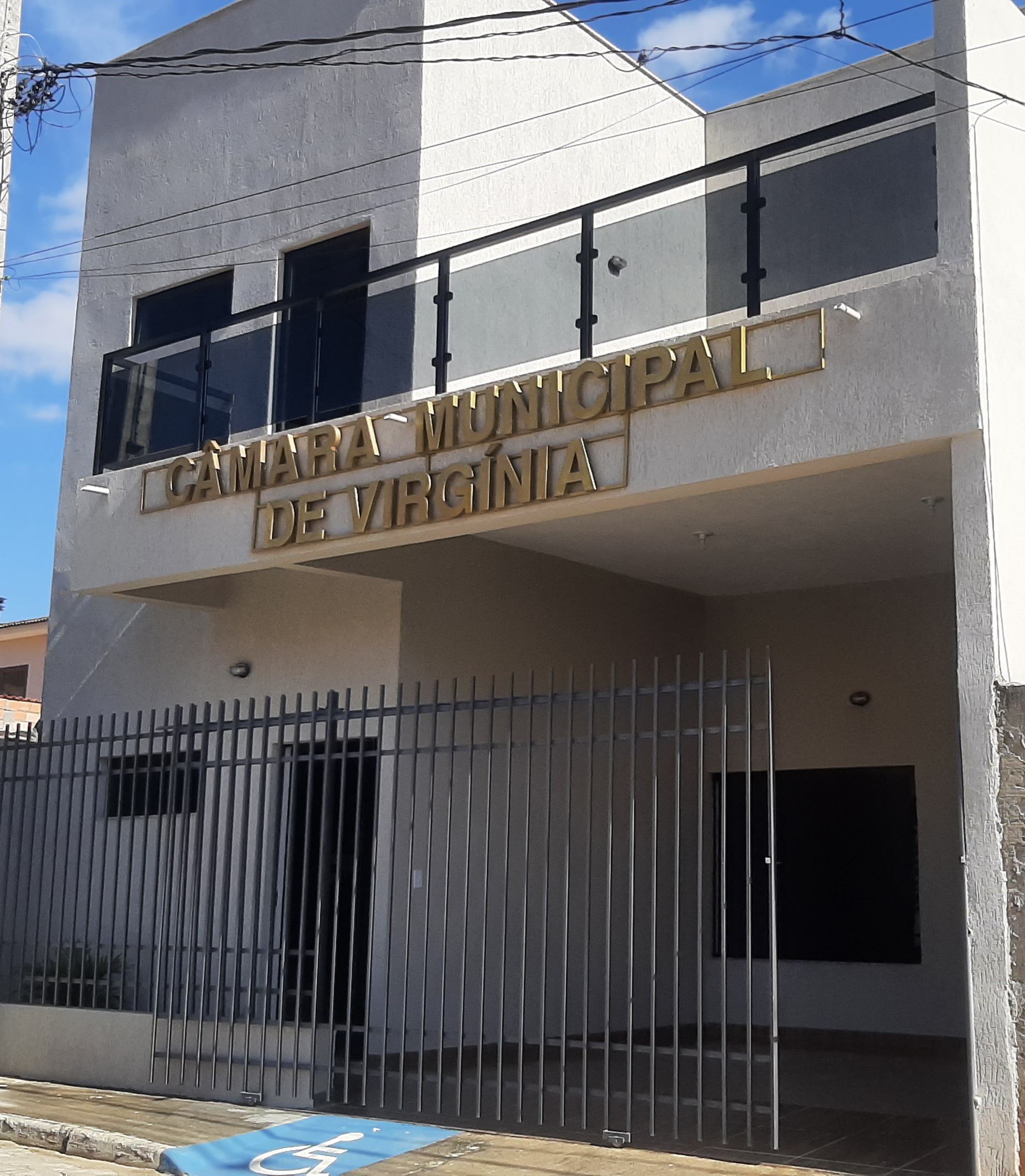 Câmara Municipal é transferida para sede própria